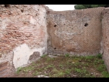 07998 ostia - regio v - insula ii - domus del protiro (v,ii,4-5) - blick aus raum (13 - (f) in ri raum 14.jpg